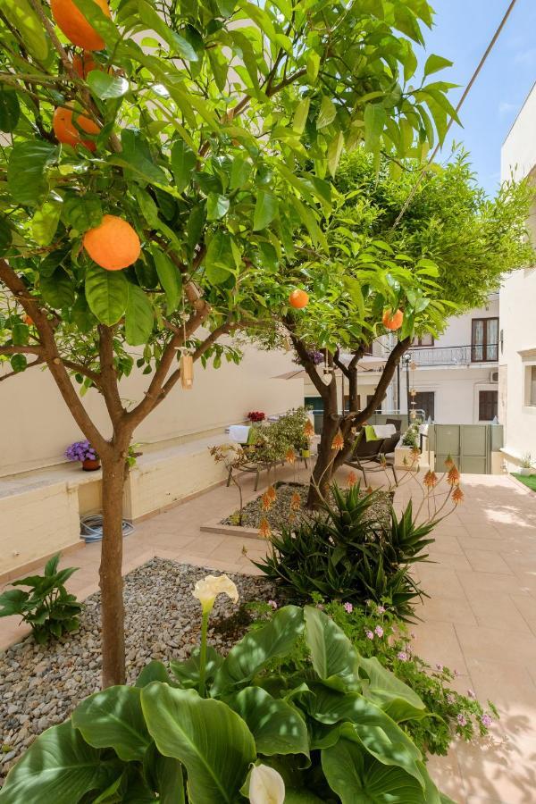 Home With Courtyard In Beating Heart Of Old Town! Chania  Екстер'єр фото