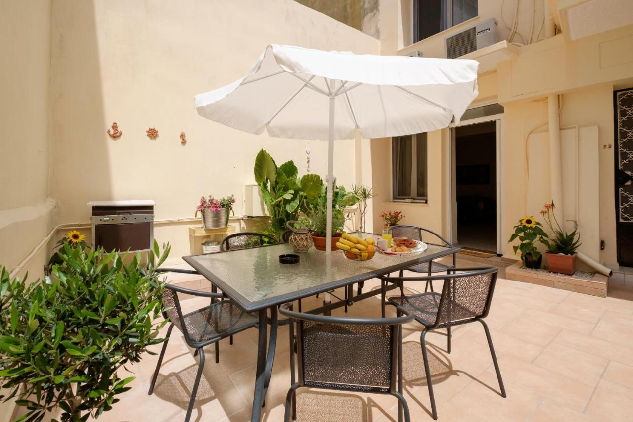 Home With Courtyard In Beating Heart Of Old Town! Chania  Екстер'єр фото
