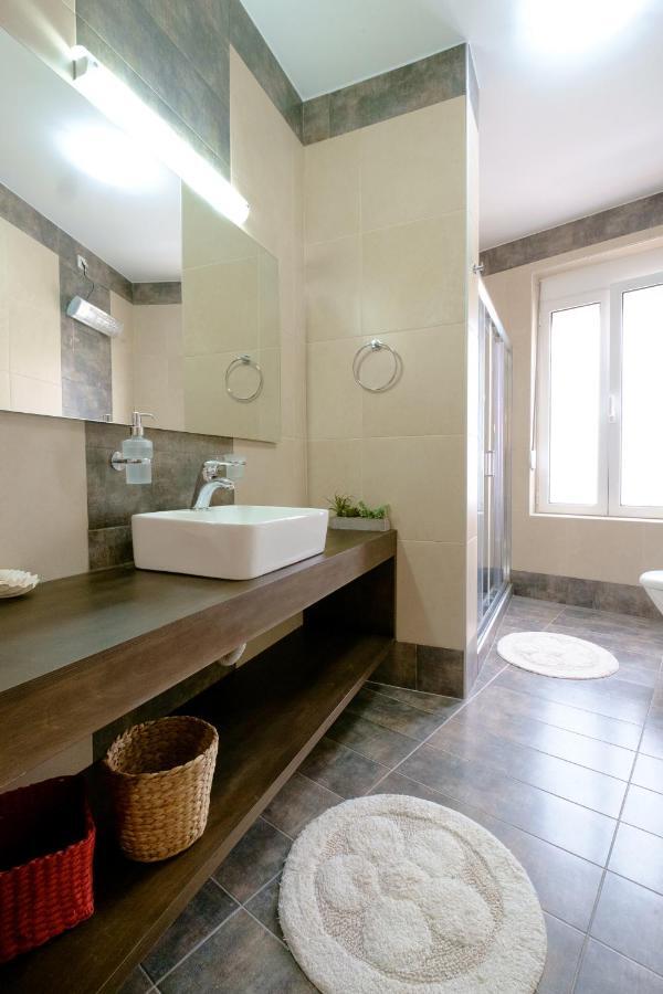 Home With Courtyard In Beating Heart Of Old Town! Chania  Екстер'єр фото